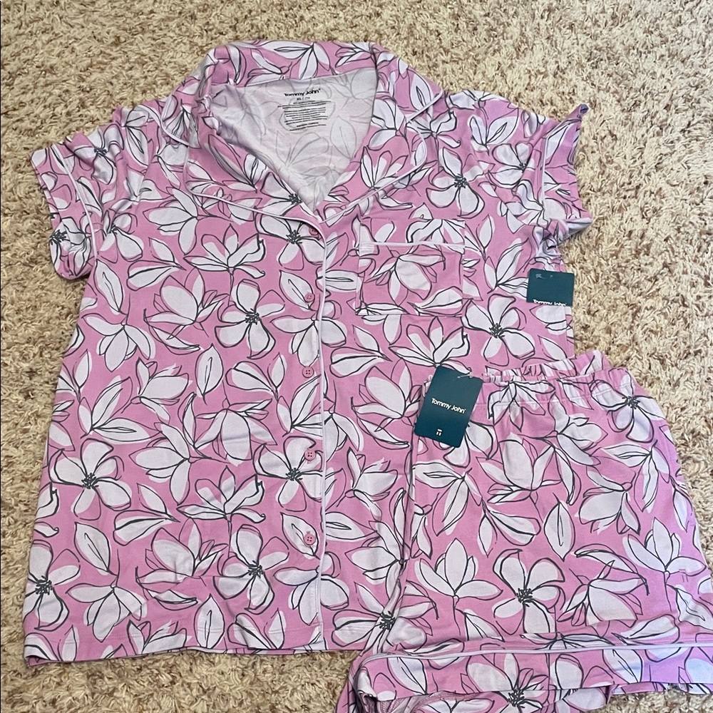 NWT Tommy John Women’s Pajama Set. Size XL. Color - Violet Magnolias